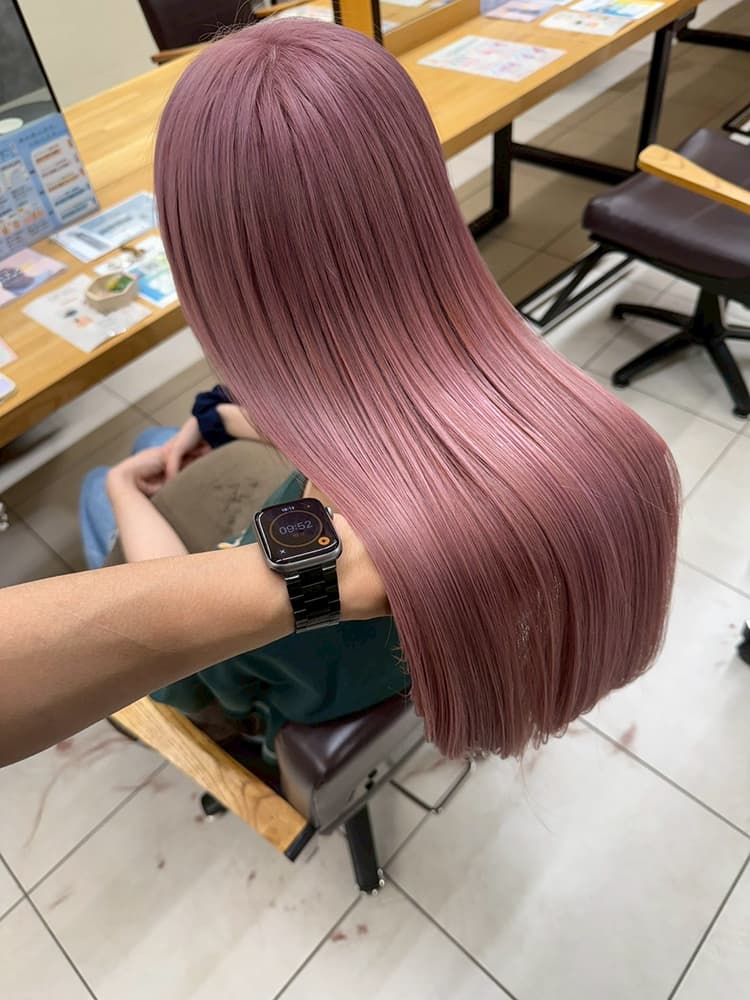 韓国風うる艶ピンクヘア