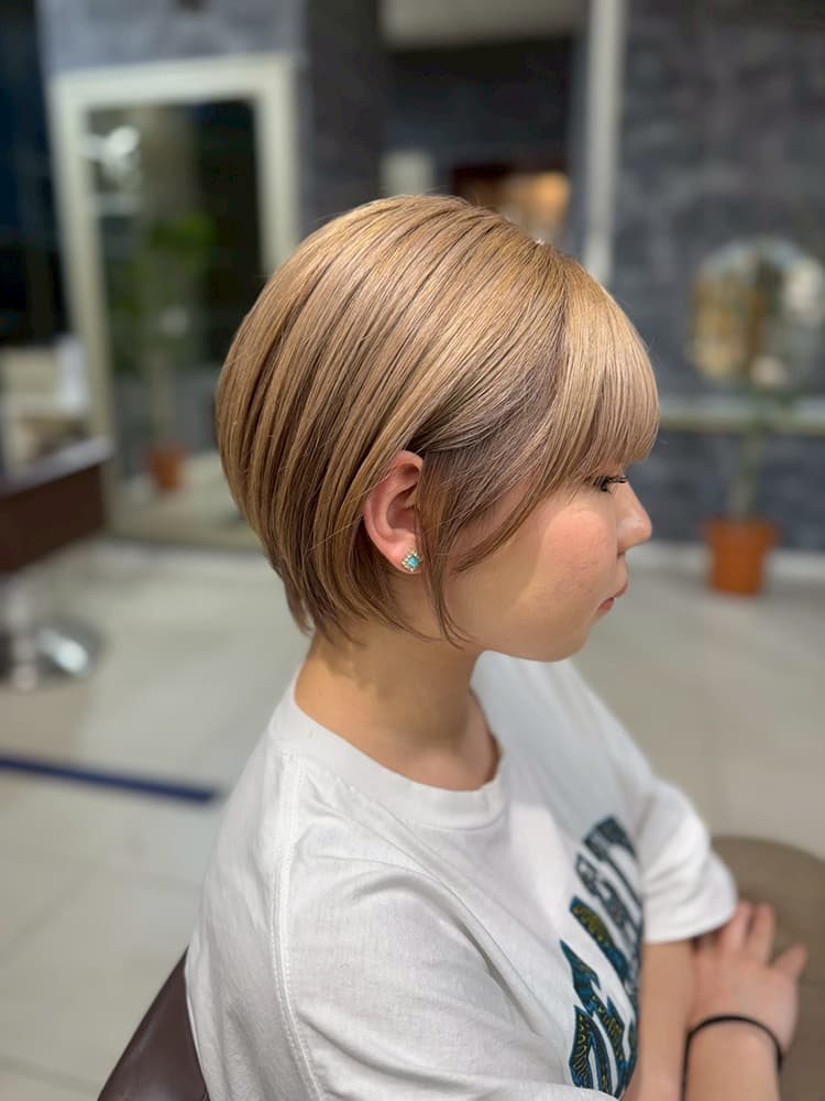 横顔美人ベージュショート